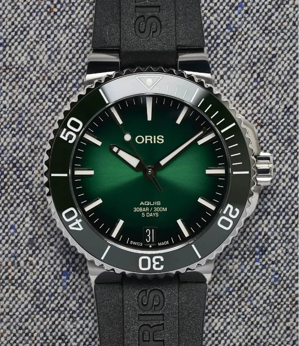 Aquis Date Caliber 400 41.5mm