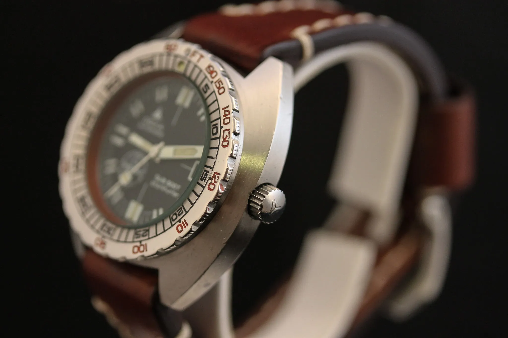 DOXA Sub 300T Sharkhunter Aqua Lung