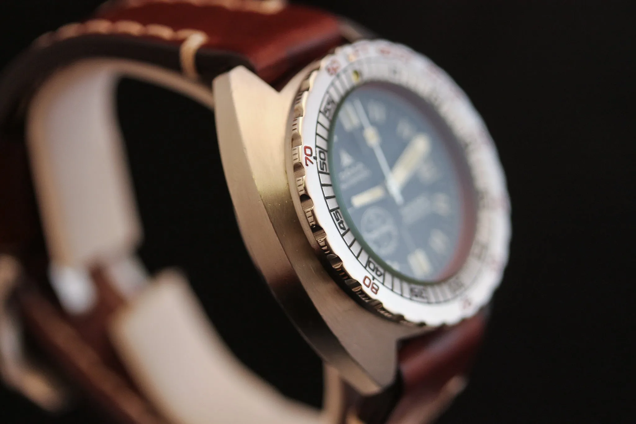 DOXA Sub 300T Sharkhunter Aqua Lung
