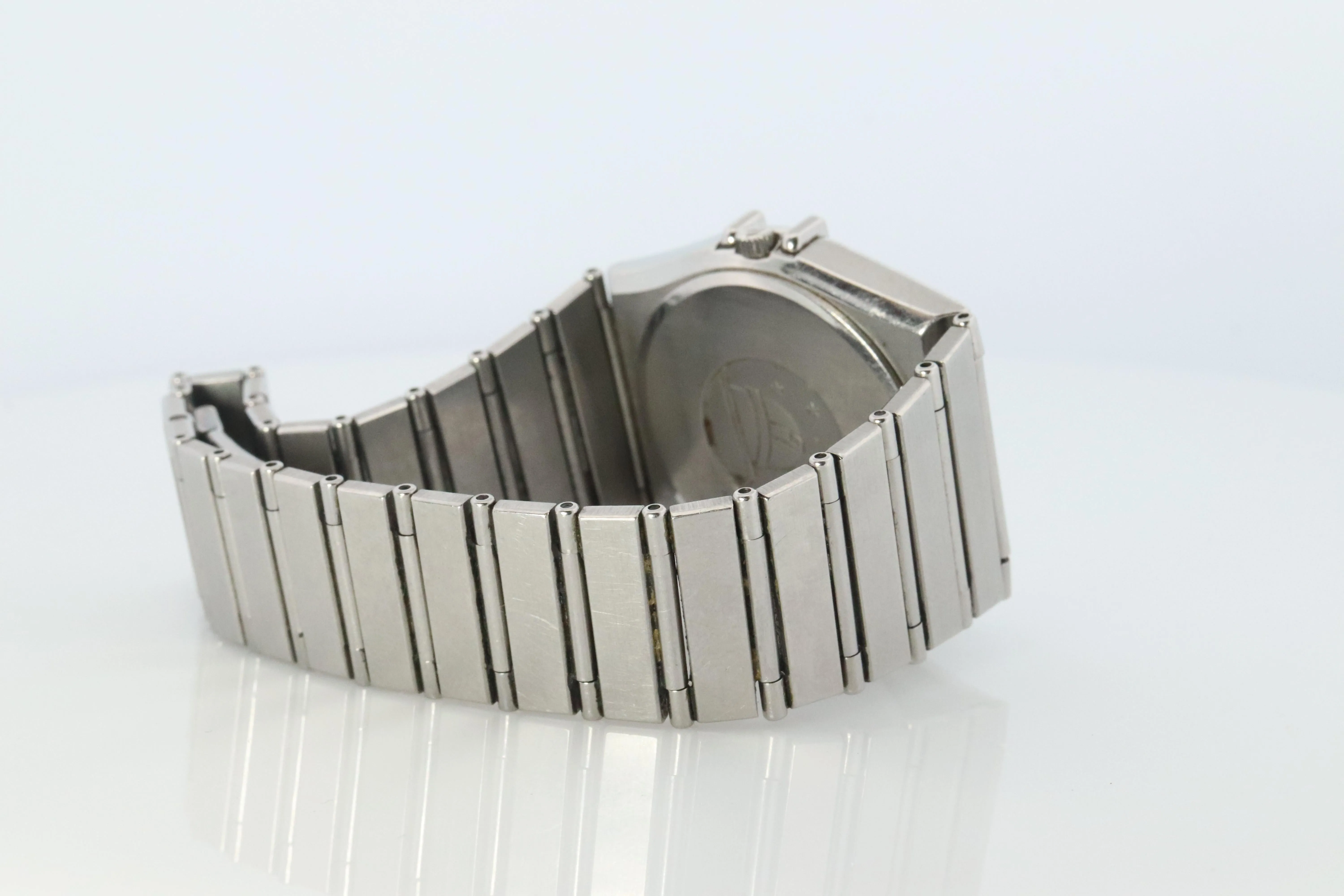Omega Watch.  Omega Constellation Quartz 1448 Date Wristwatch. Mens Omega