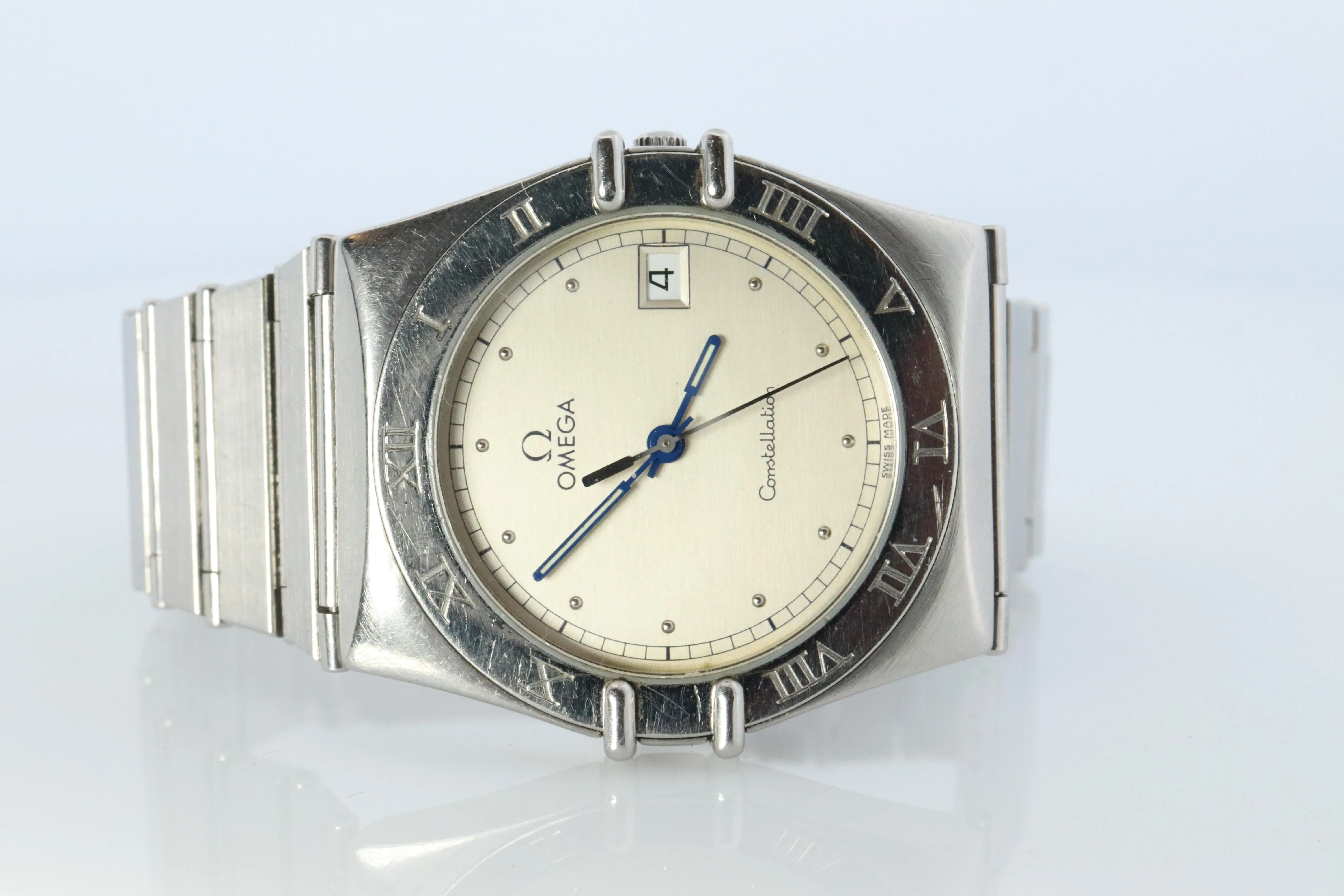 Omega Watch.  Omega Constellation Quartz 1448 Date Wristwatch. Mens Omega