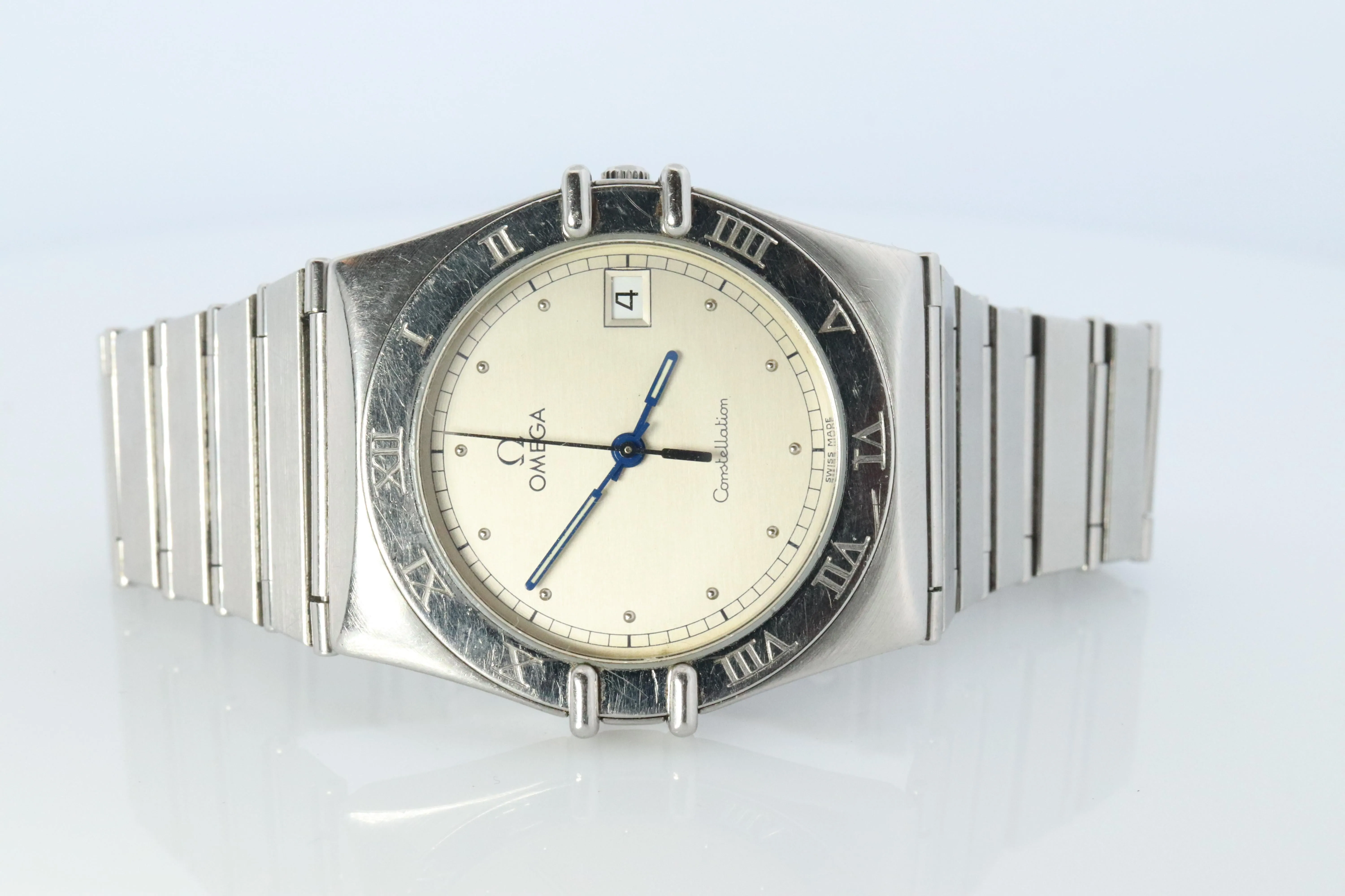 Omega Watch.  Omega Constellation Quartz 1448 Date Wristwatch. Mens Omega