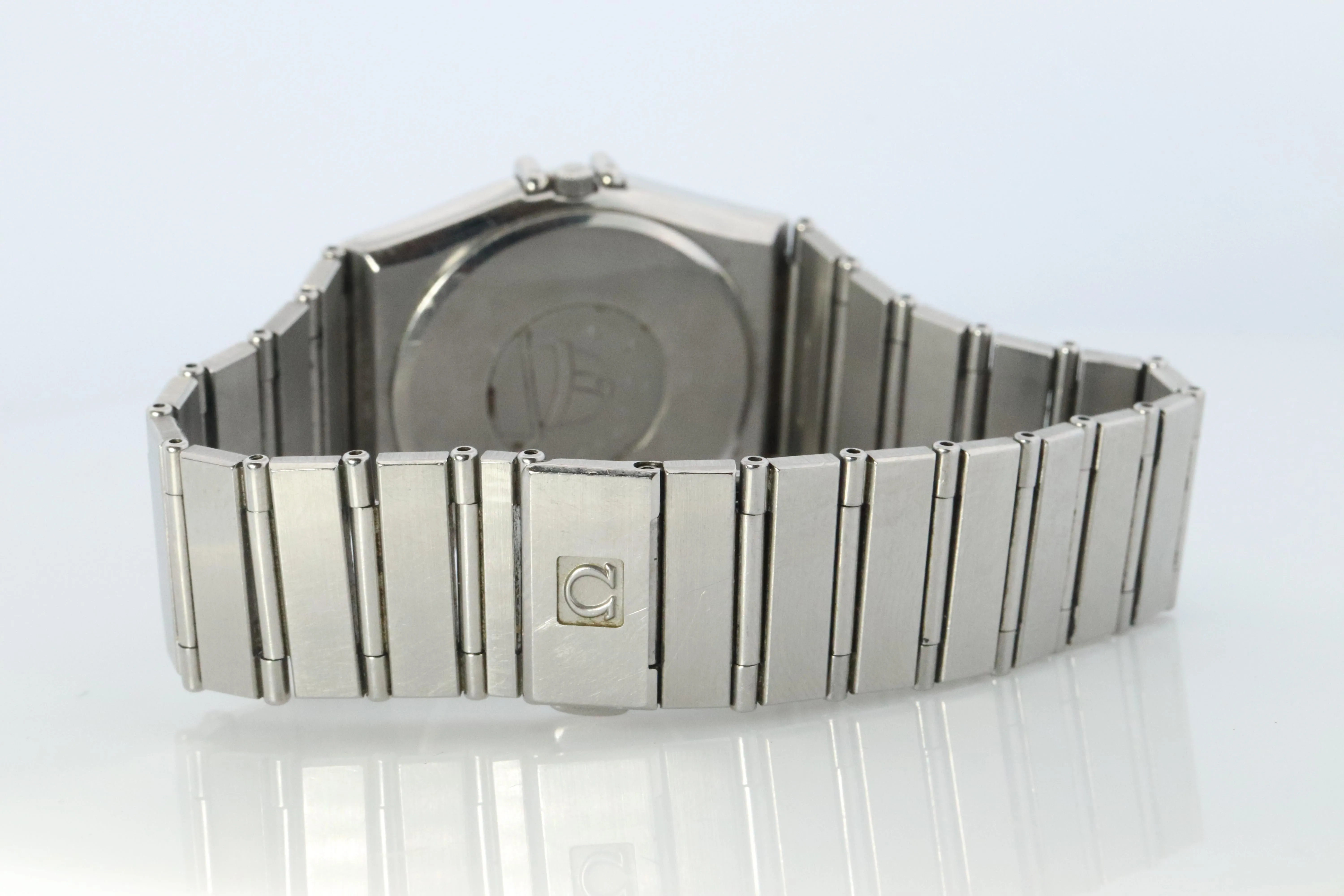 Omega Watch.  Omega Constellation Quartz 1448 Date Wristwatch. Mens Omega