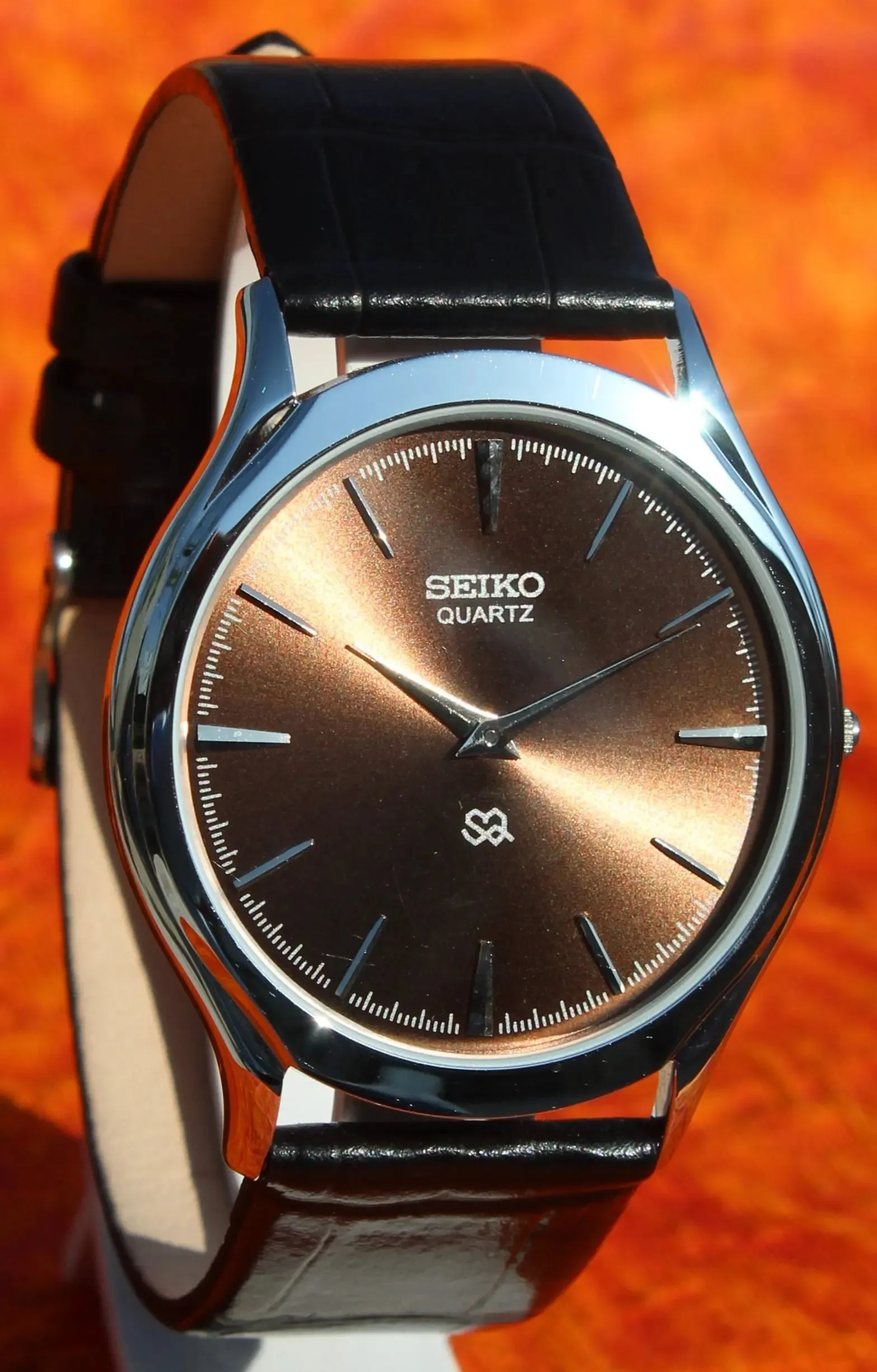 Seiko Quartz Slim Wristwatch Two Hands Japan Made Stainless Steel Case Brown Dial