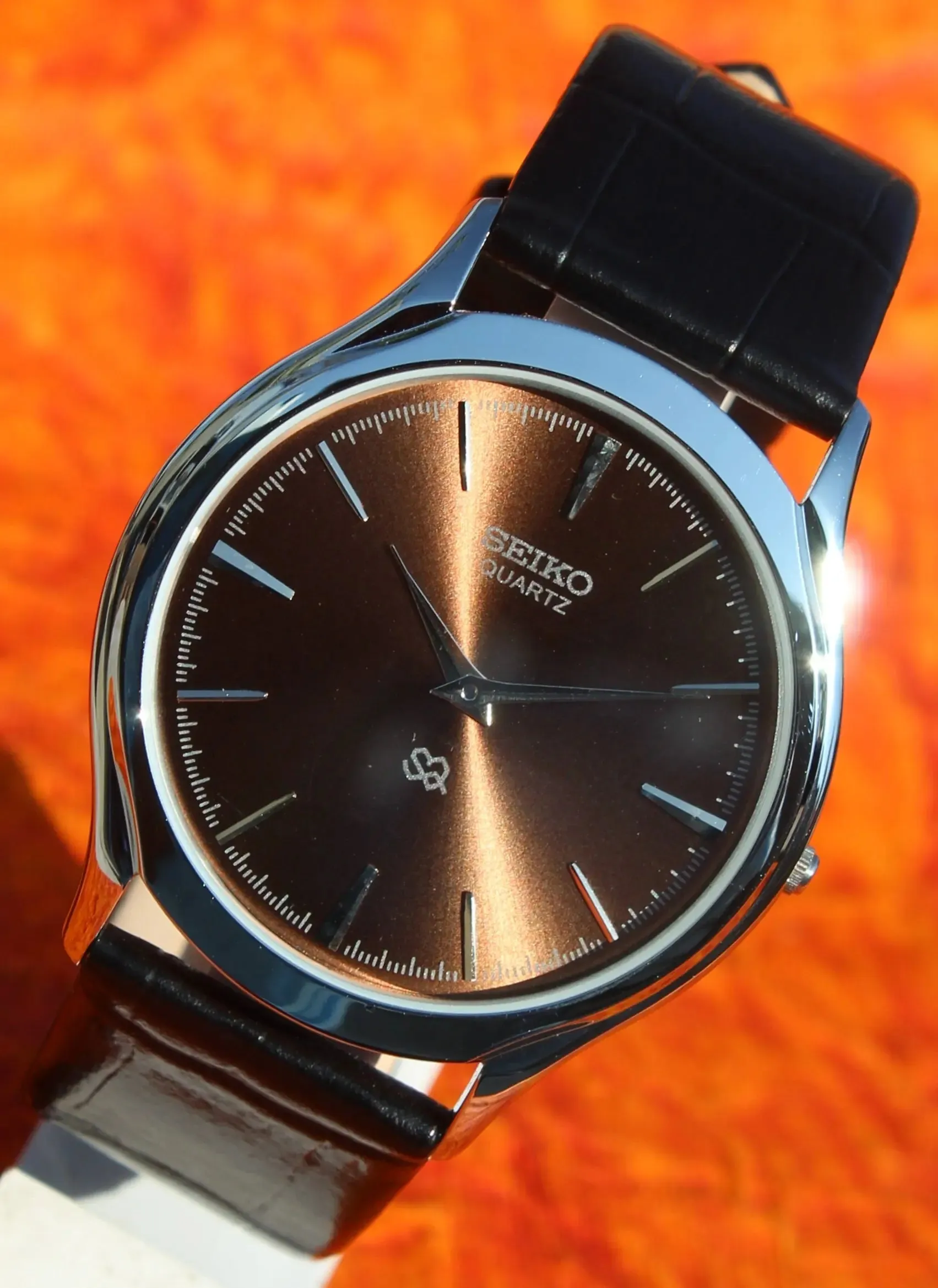 Seiko Quartz Slim Wristwatch Two Hands Japan Made Stainless Steel Case Brown Dial