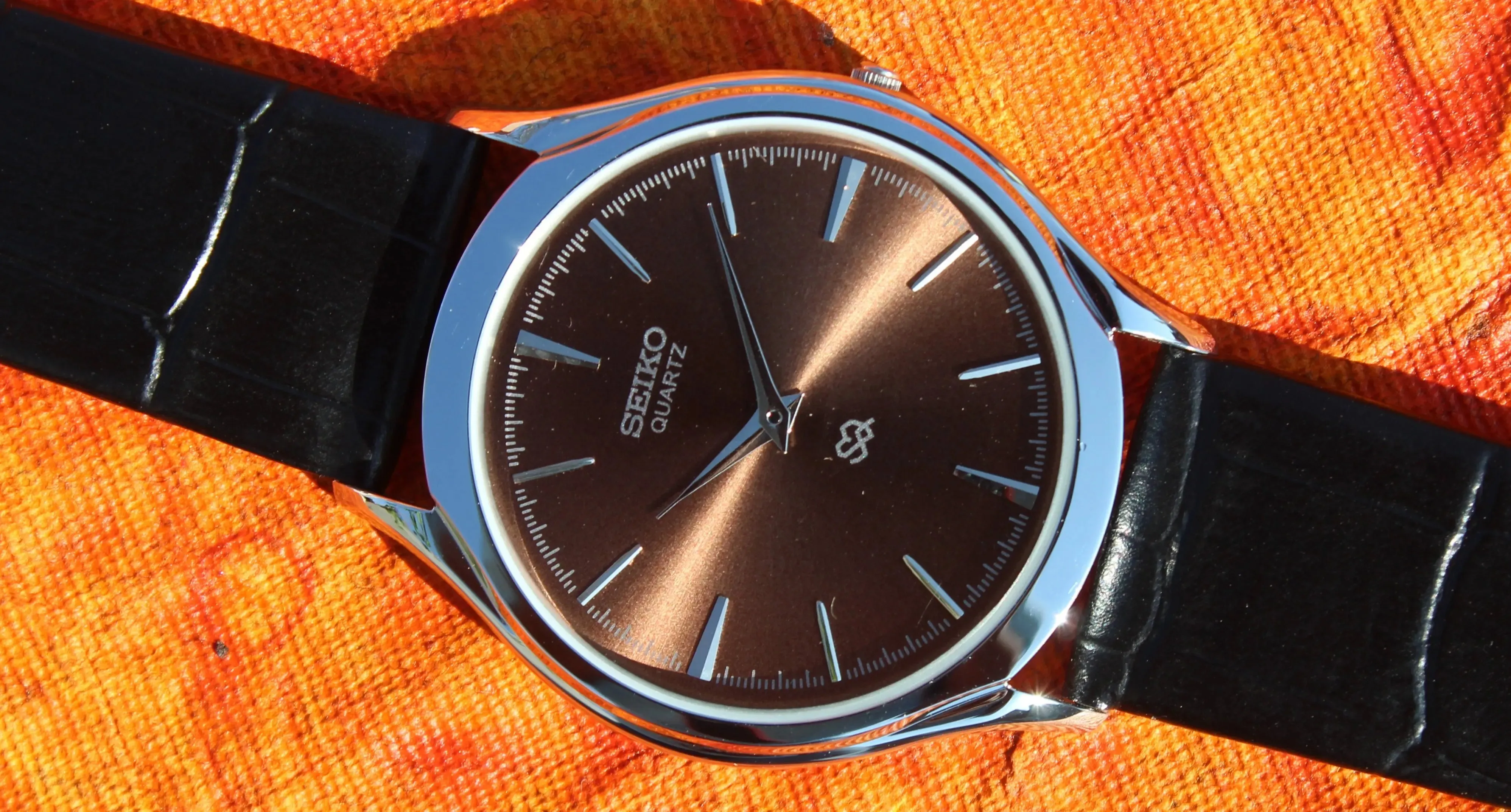 Seiko Quartz Slim Wristwatch Two Hands Japan Made Stainless Steel Case Brown Dial