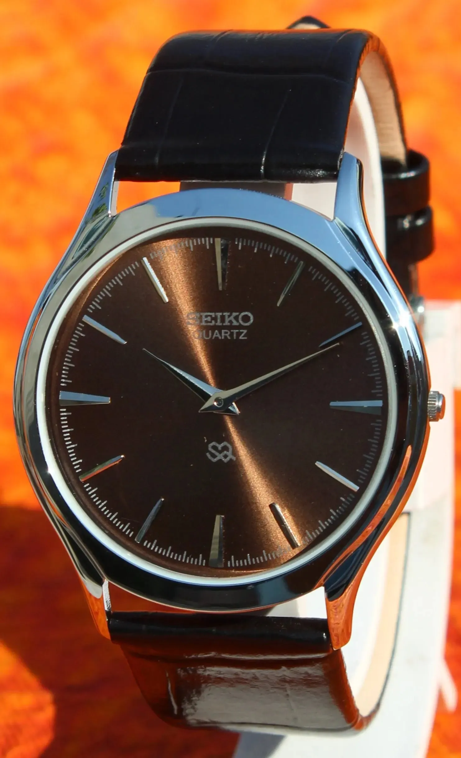 Seiko Quartz Slim Wristwatch Two Hands Japan Made Stainless Steel Case Brown Dial