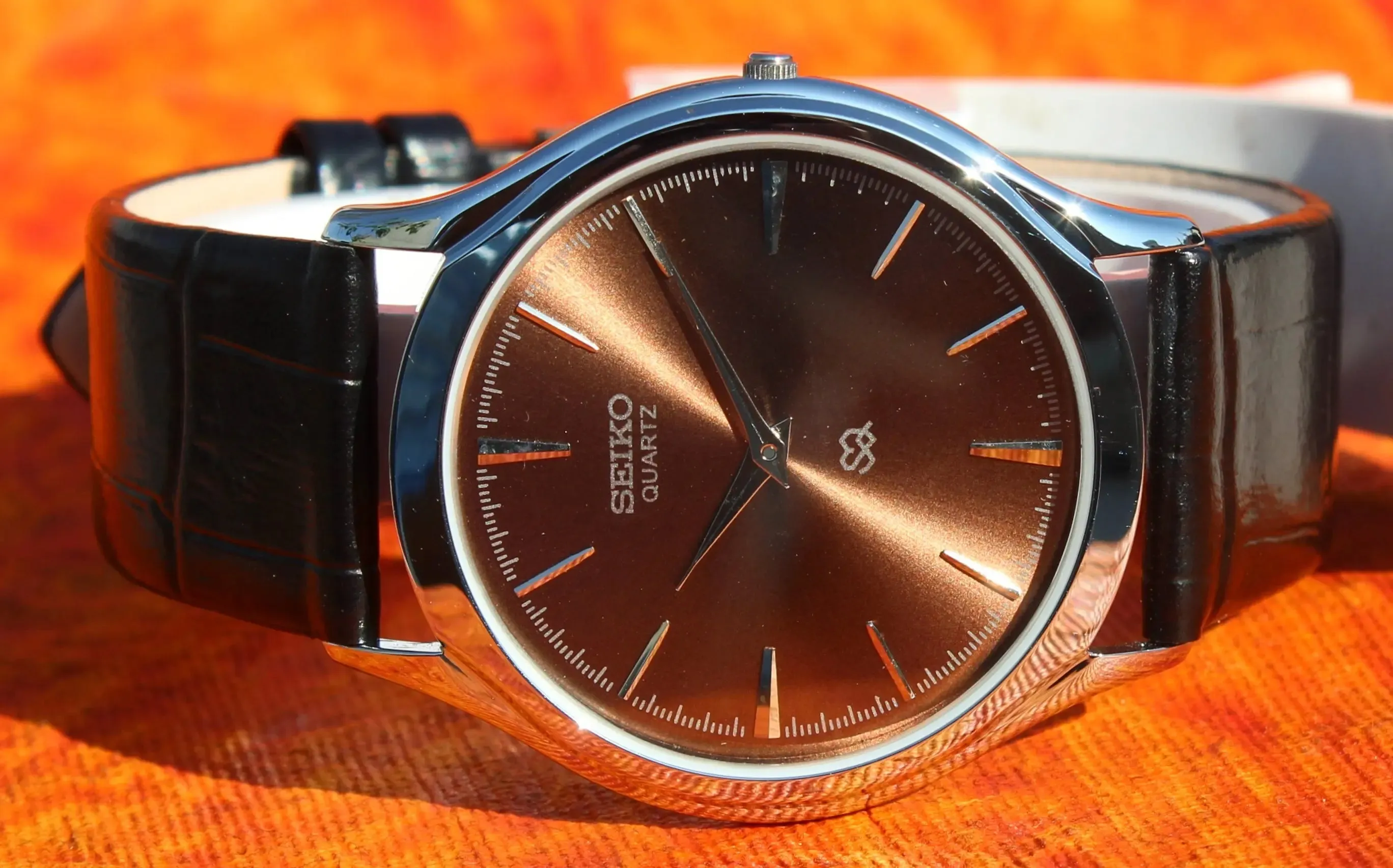 Seiko Quartz Slim Wristwatch Two Hands Japan Made Stainless Steel Case Brown Dial