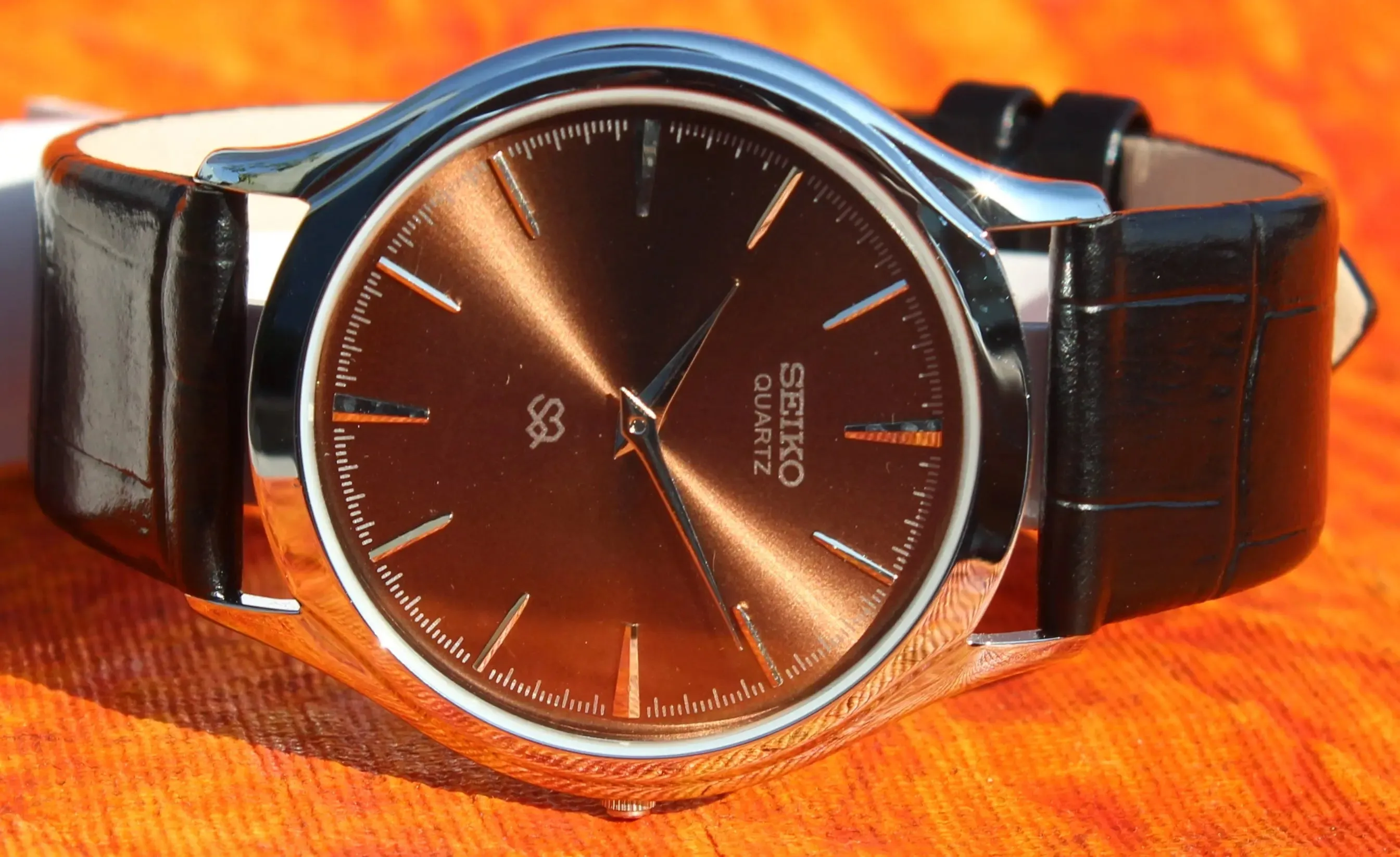 Seiko Quartz Slim Wristwatch Two Hands Japan Made Stainless Steel Case Brown Dial