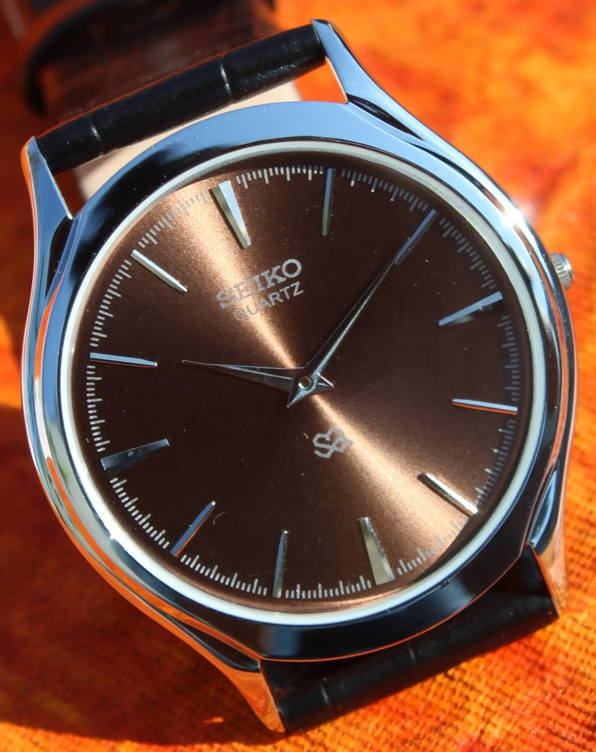 Seiko Quartz Slim Wristwatch Two Hands Japan Made Stainless Steel Case Brown Dial