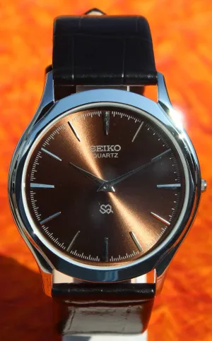 Seiko Quartz Slim Wristwatch Two Hands Japan Made Stainless Steel Case Brown Dial